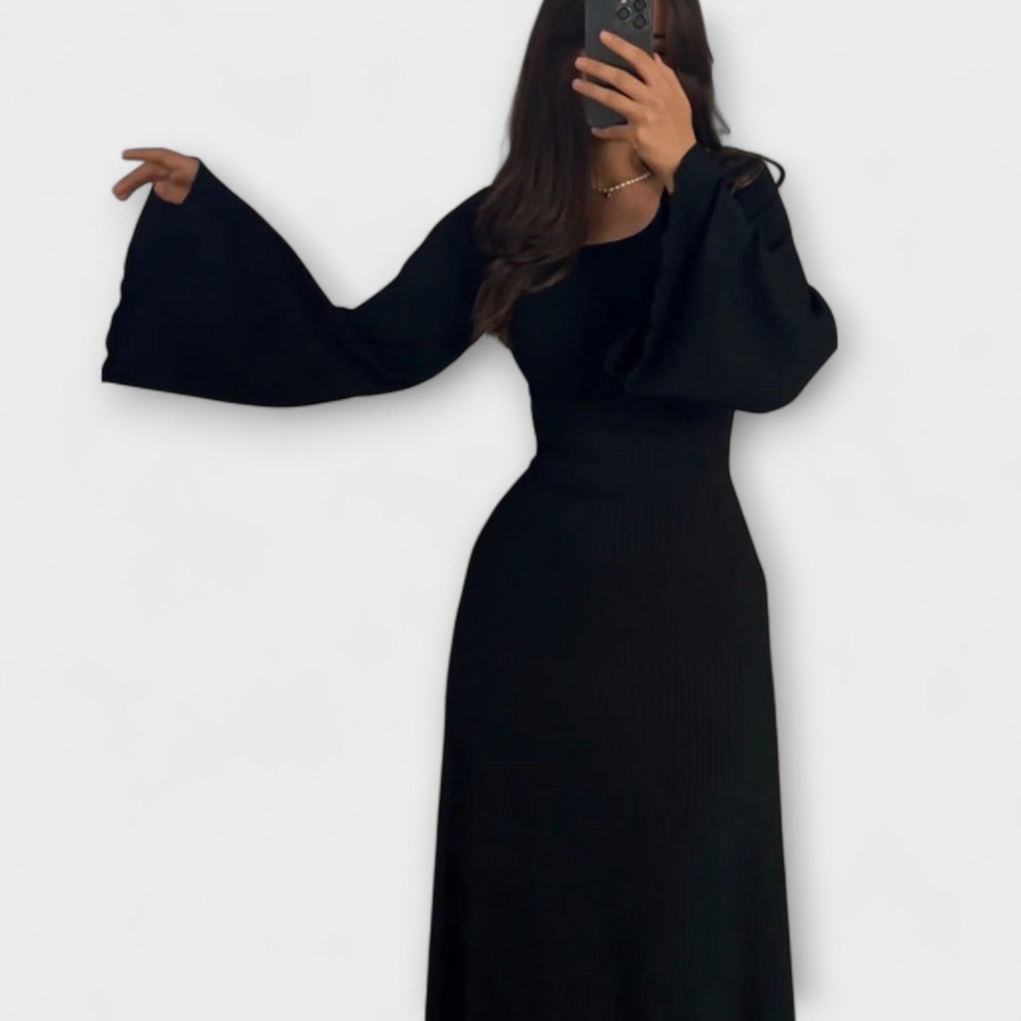 Jocelyn - elegancka sukienka z dzianiny z ozdobnym pasem