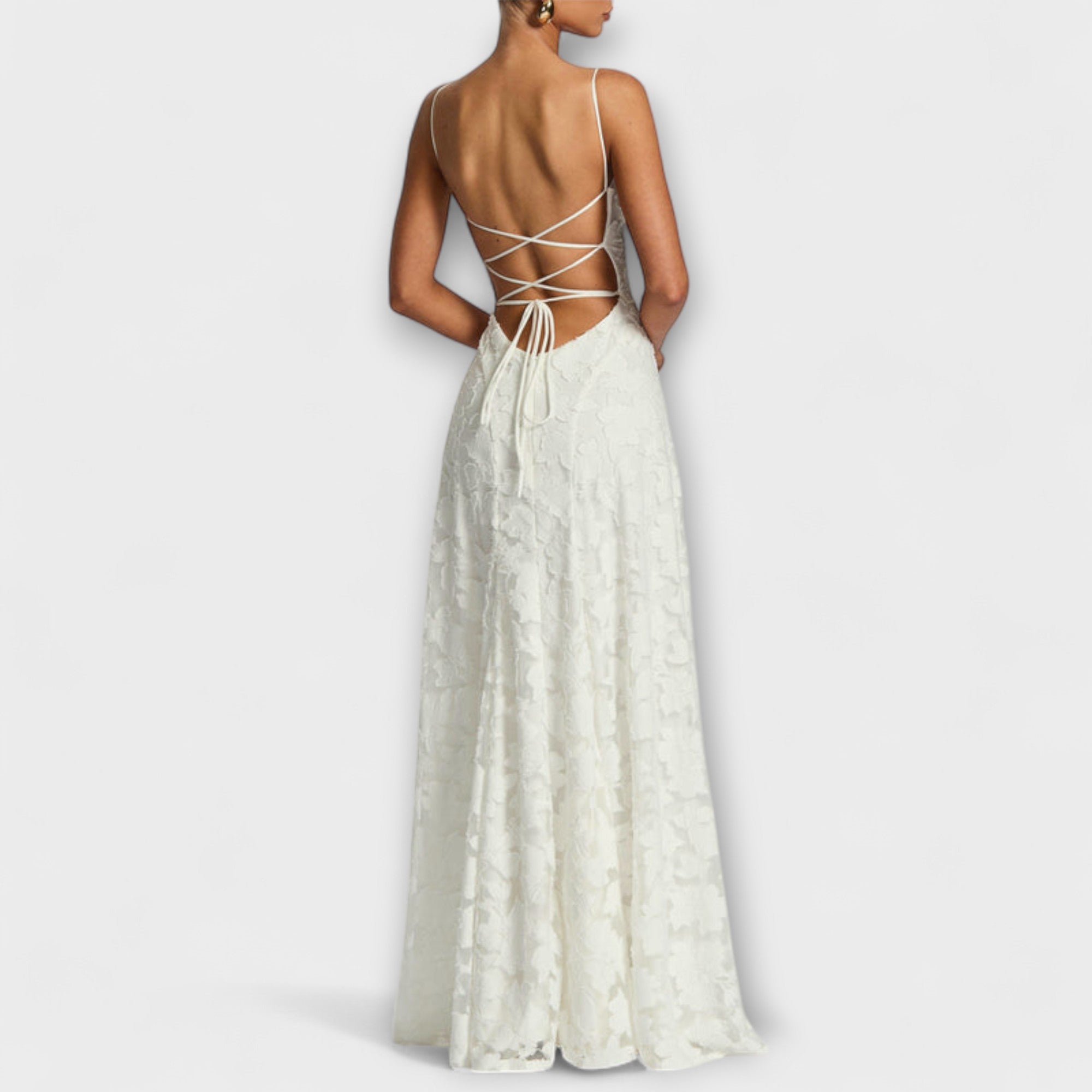 Kairi - elegancka koronkowa sukienka maxi w kwiaty na rami?czkach Spaghetti