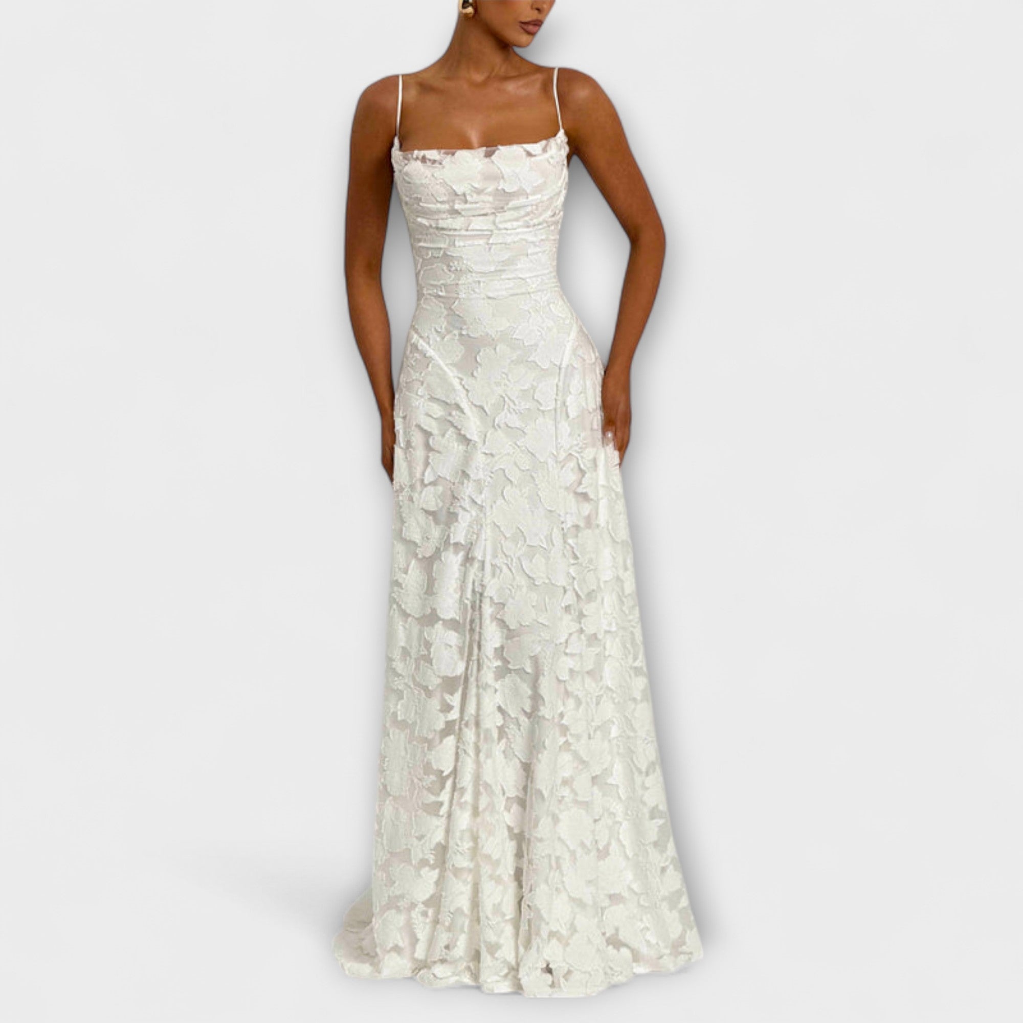 Kairi - elegancka koronkowa sukienka maxi w kwiaty na rami?czkach Spaghetti