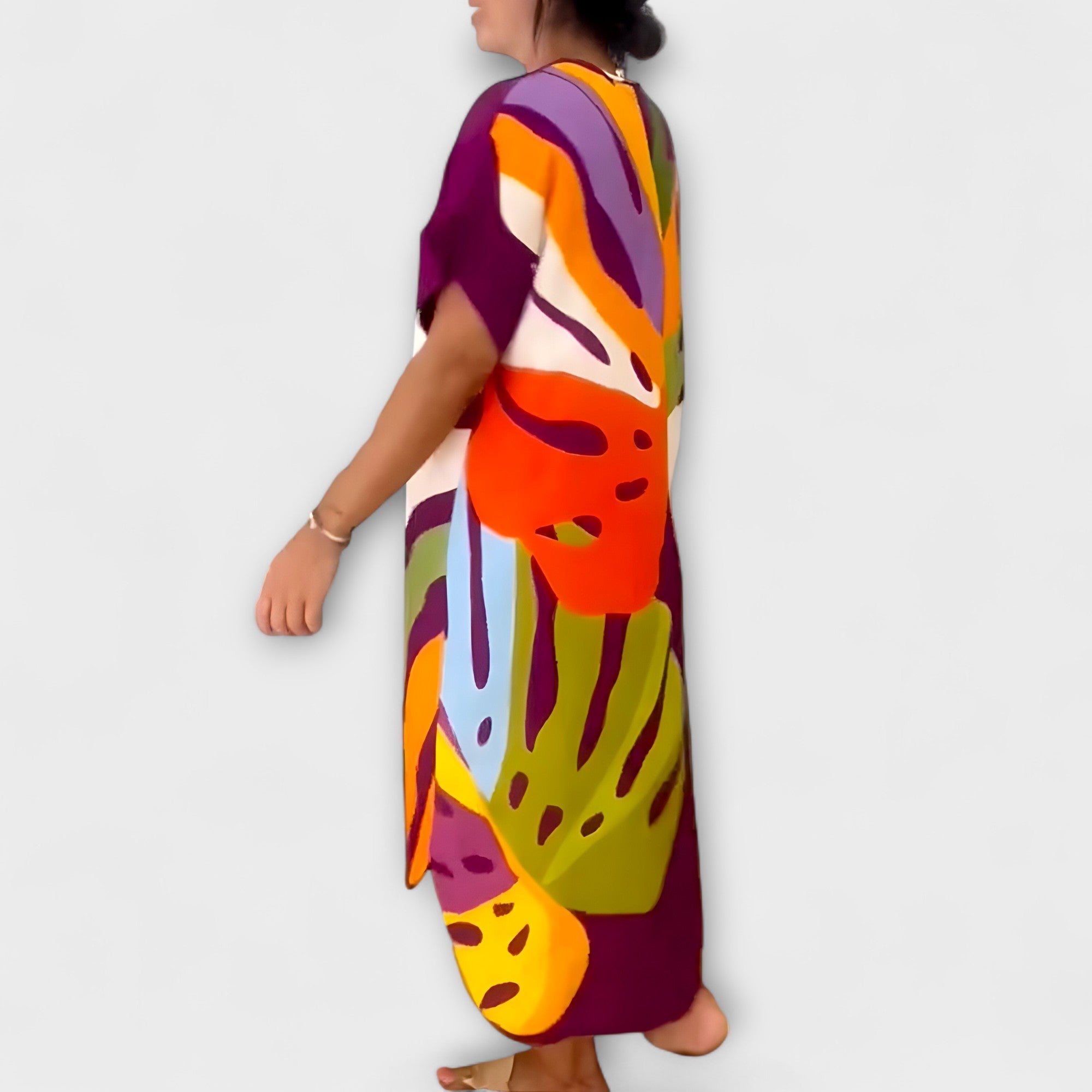 Roos - Lu?na sukienka z kolorowym nadrukiem li?ci