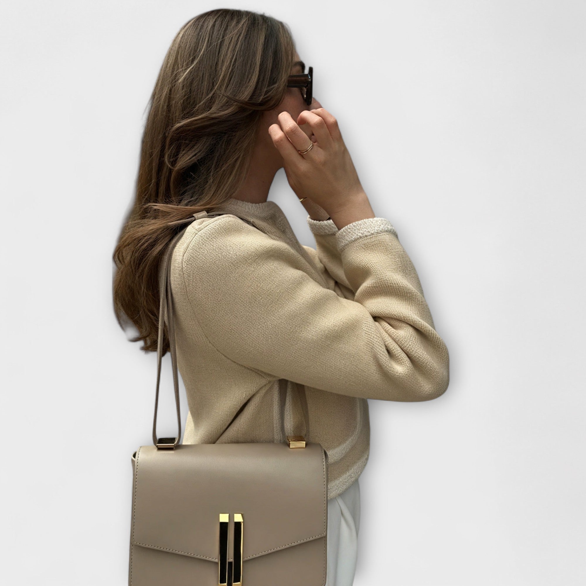 Klasyczny kardigan z ozdobnymi kieszeniami