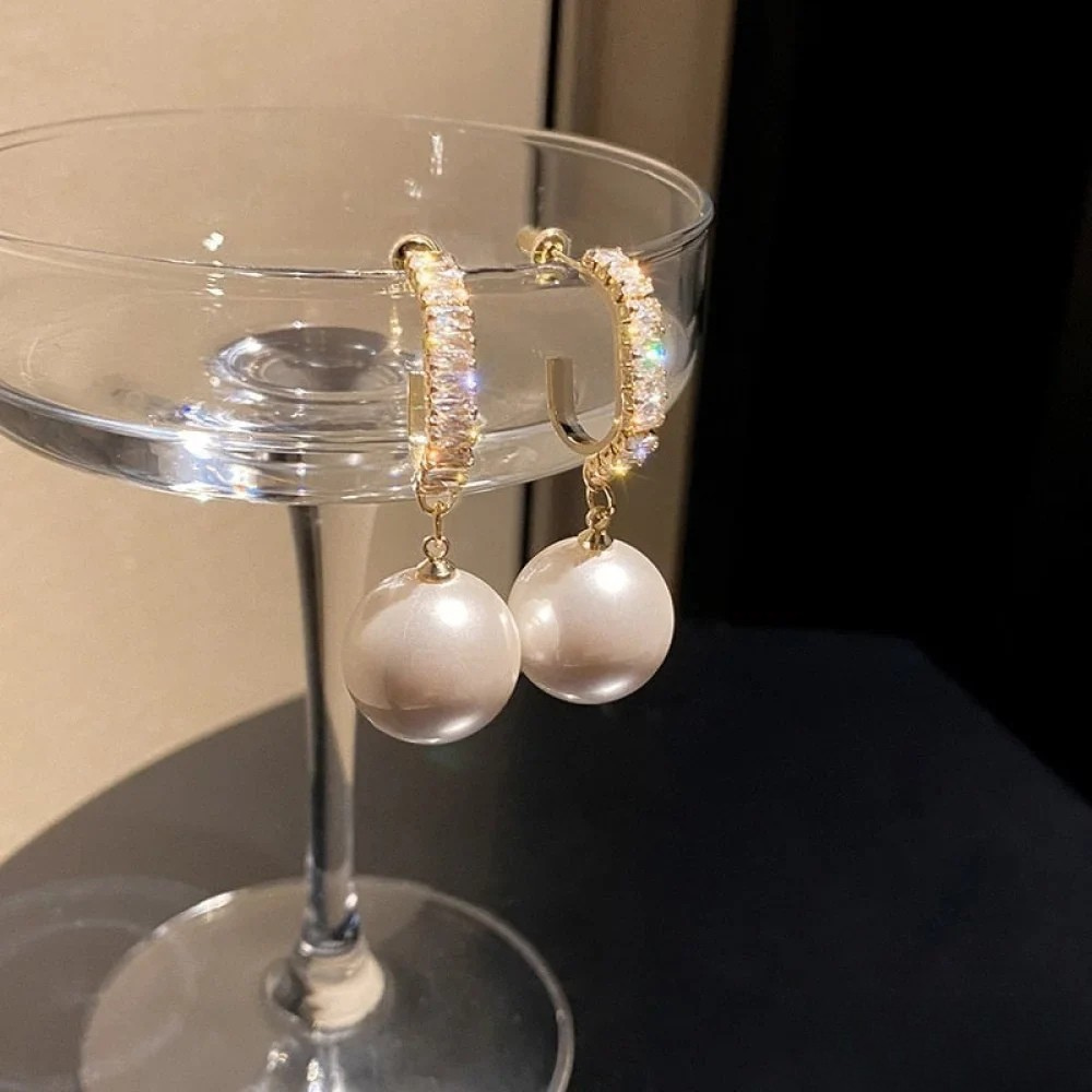Eleganckie kolczyki z per?ami i cyrkoniami