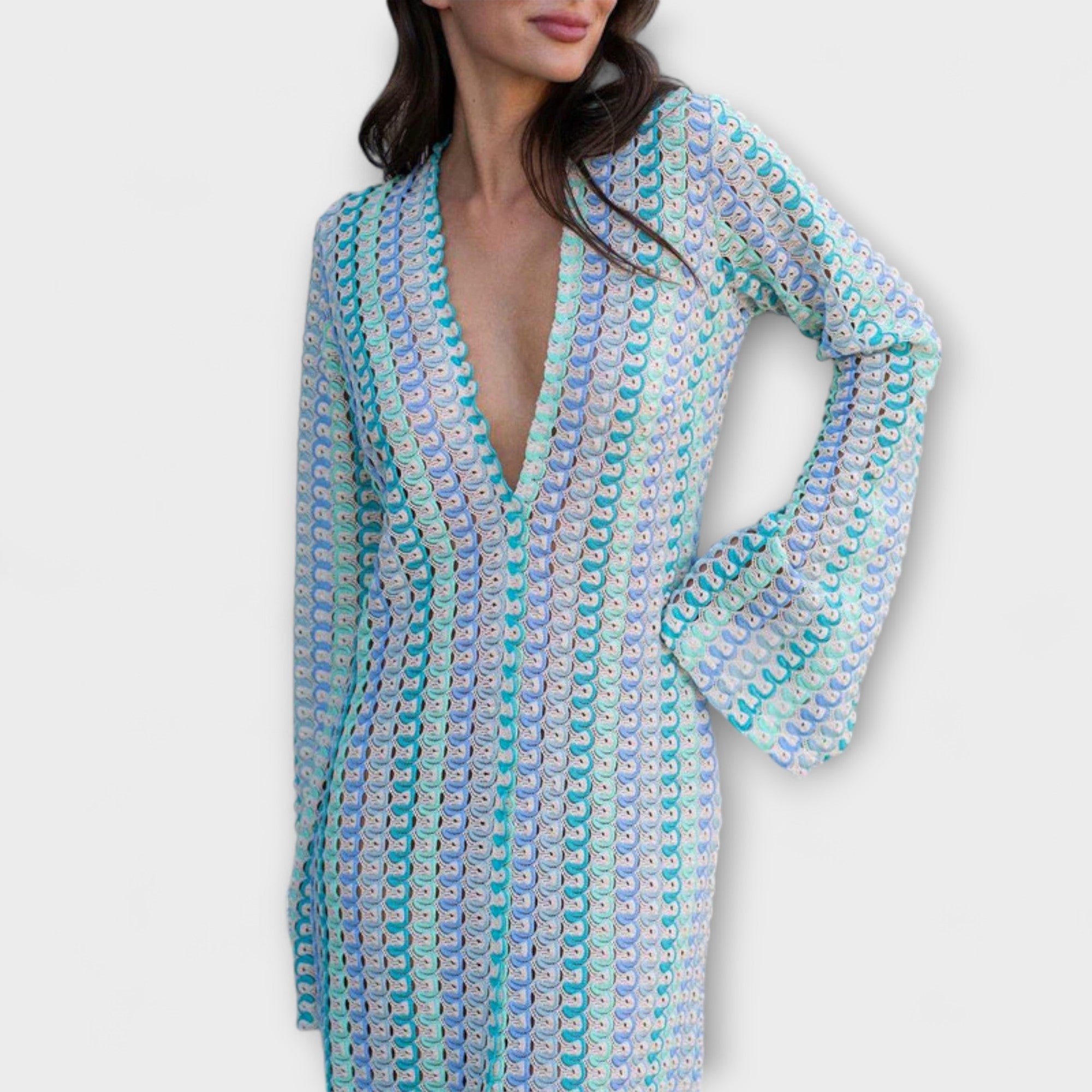 Elina – sukienka maxi z dekoltem w serek i wakacyjnym sznytem