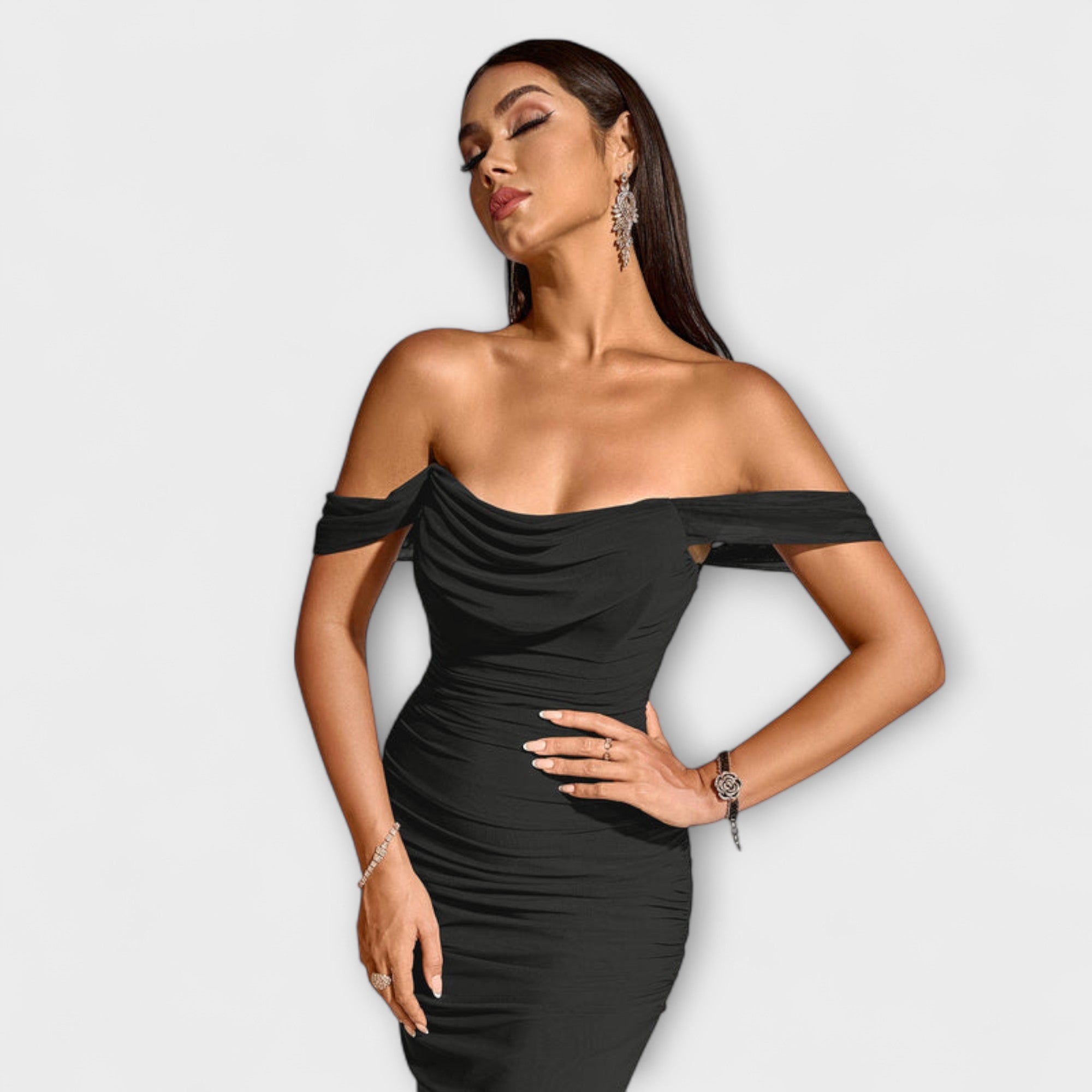 Ione - sukienka bodycon z odkrytymi ramionami