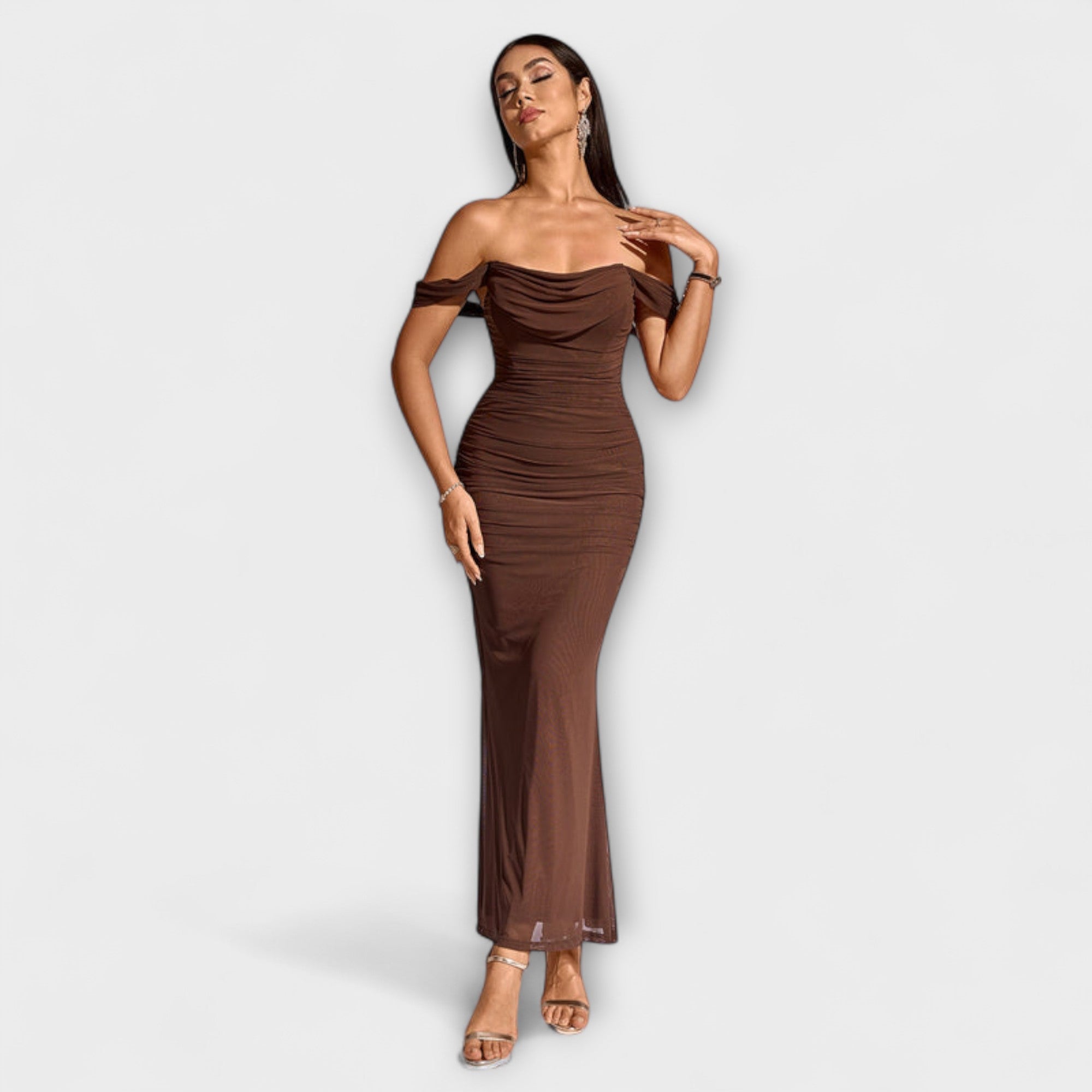Ione - sukienka bodycon z odkrytymi ramionami