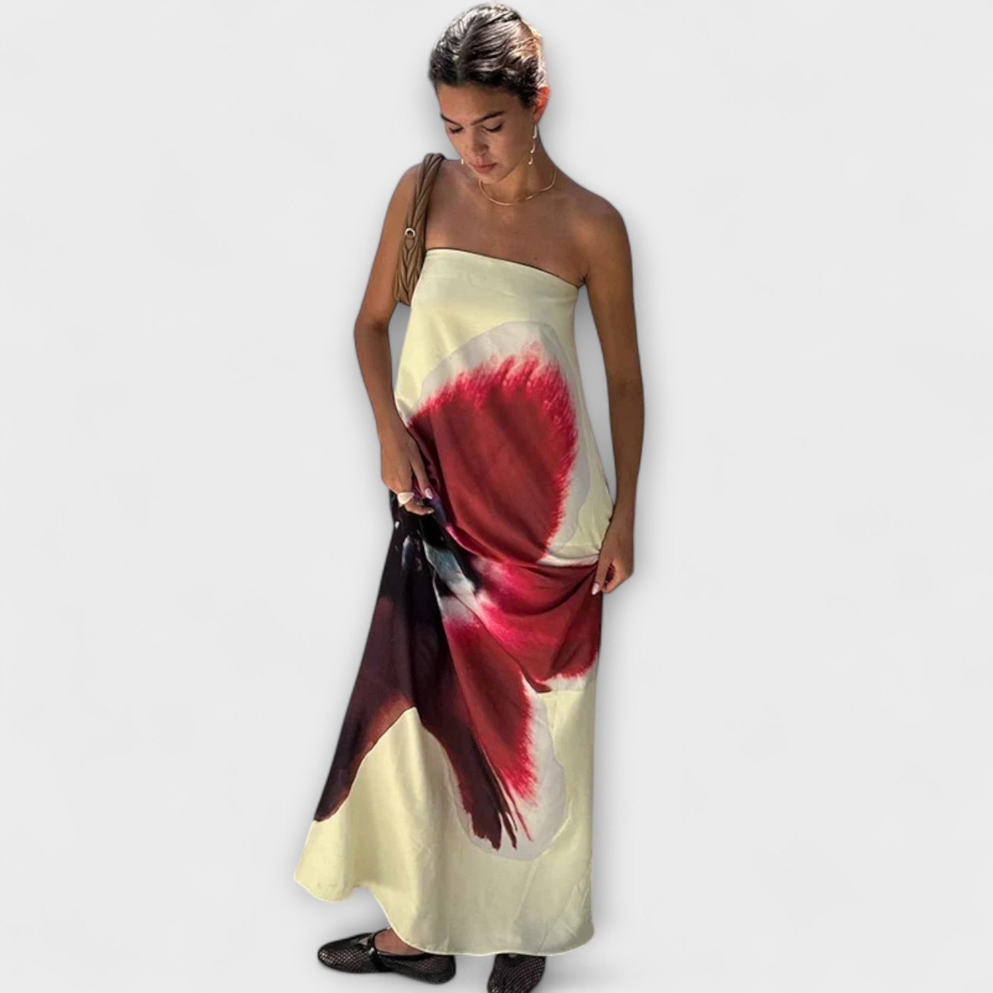 Elegancka sukienka maxi bez r?kawów z odkrytymi ramionami