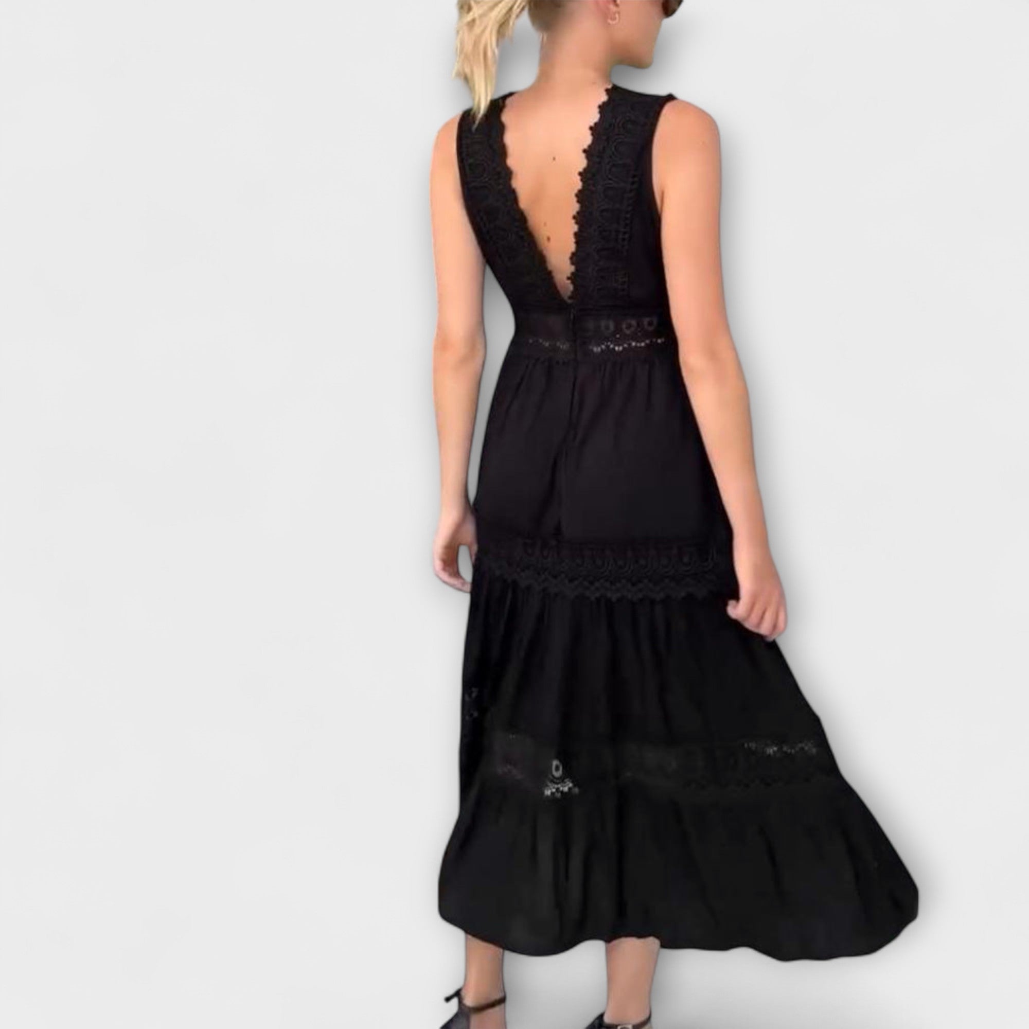 Aurã©lie - Elegancka koronkowa sukienka z dekoltem w serek
