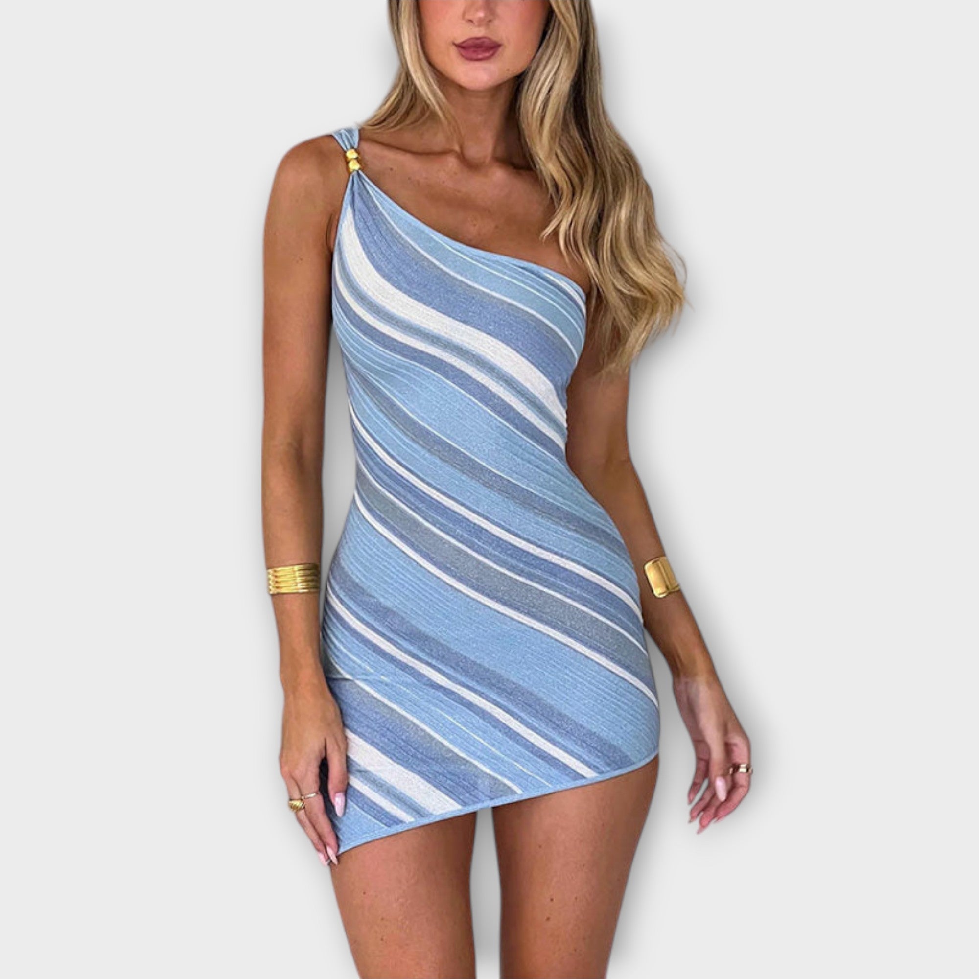 Kira - modna dzianinowa sukienka mini na jedno rami?