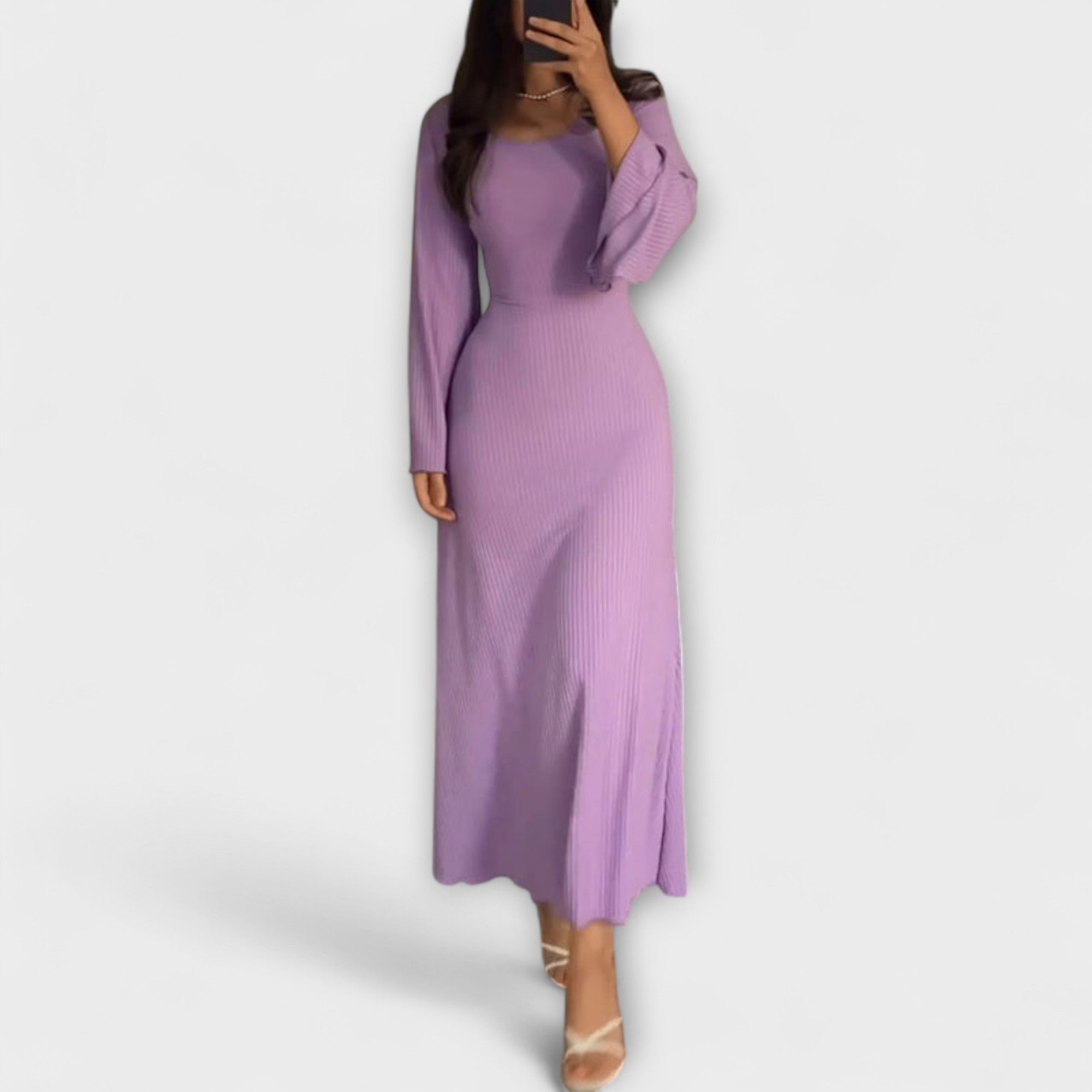 Jocelyn - elegancka sukienka z dzianiny z ozdobnym pasem