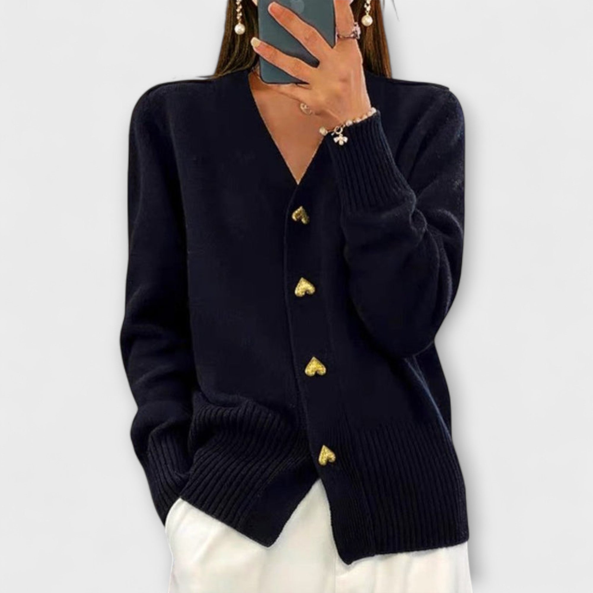 Marij – damski ™sweter z dekoltem w szpic i stylem vintage