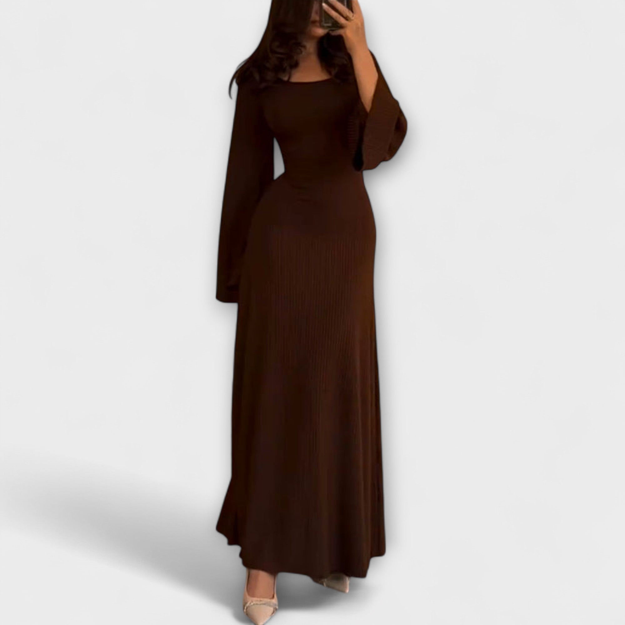 Jocelyn - elegancka sukienka z dzianiny z ozdobnym pasem