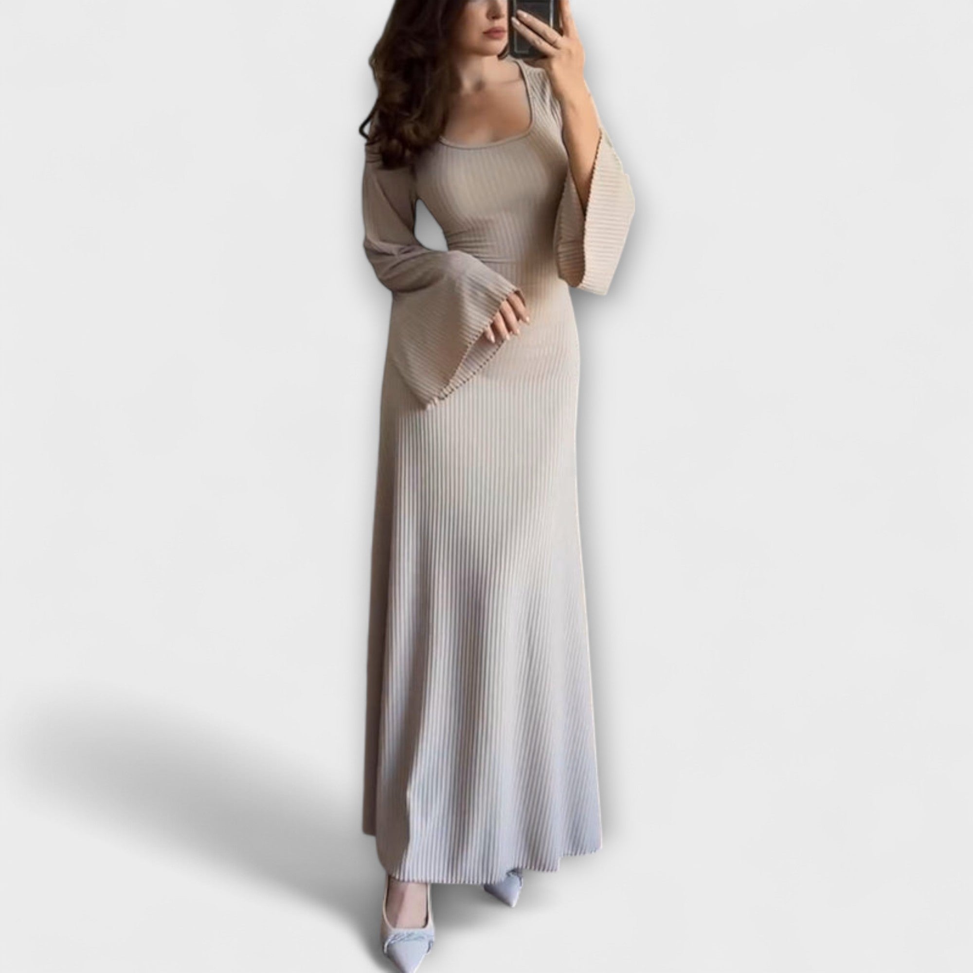 Jocelyn - elegancka sukienka z dzianiny z ozdobnym pasem