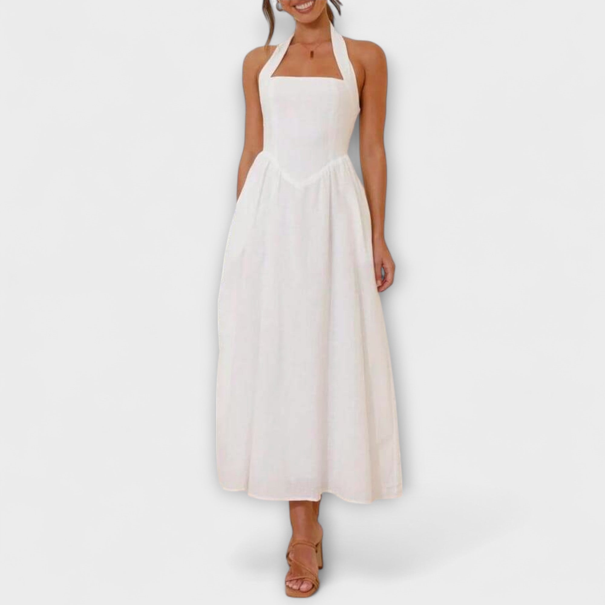 Lydia - sukienka typu halter o ?redniej d?ugo?ci z detalem w talii