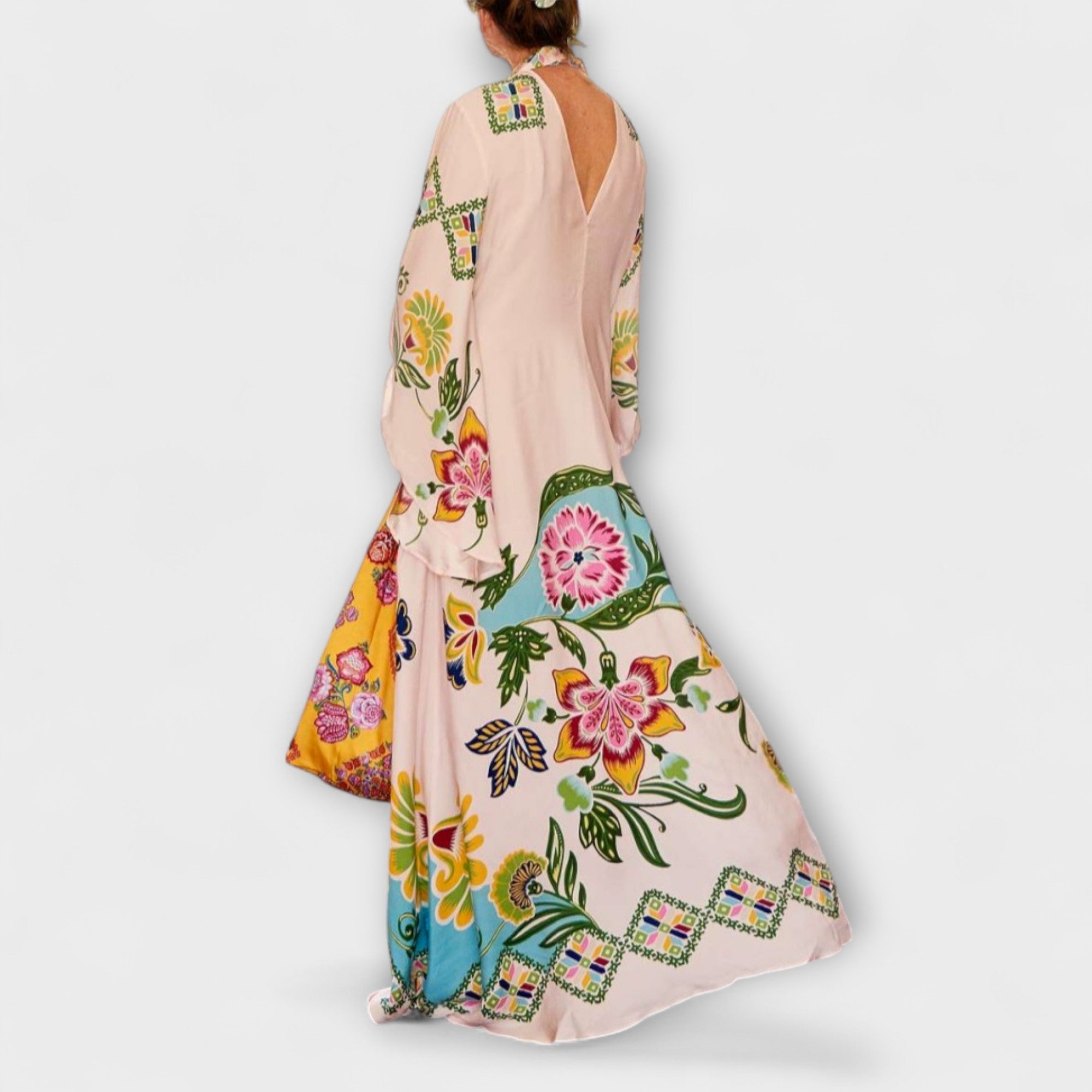 Lisa - Elegancka sukienka maxi z kwiatowym nadrukiem i p?ynnym wzorem