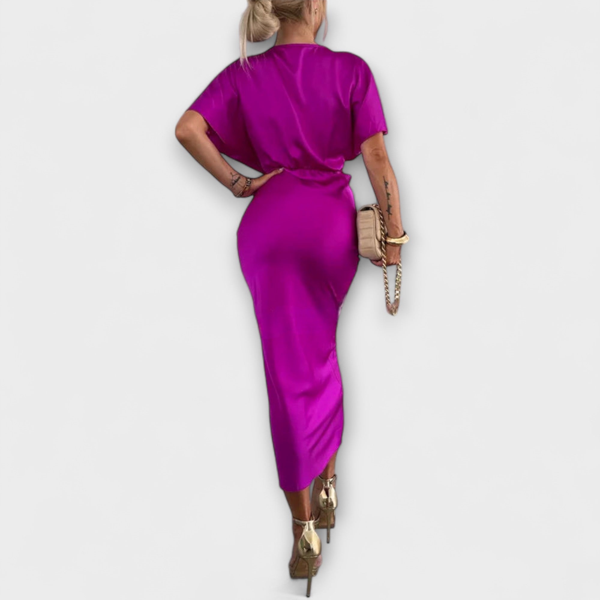 Sable - Solidna satynowa sukienka maxi z dekoltem w serek i w?z?em krzy?owym slim fit