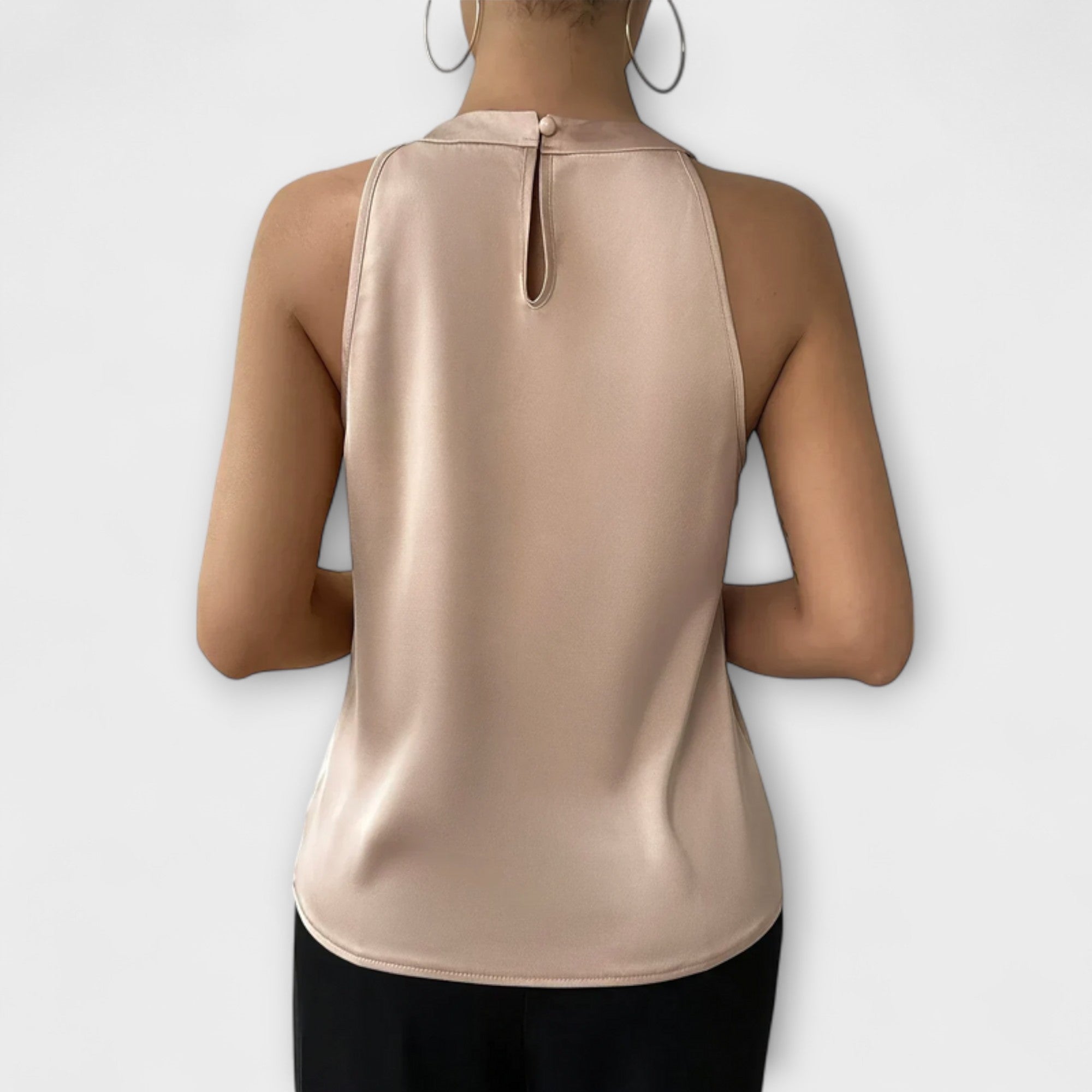 Skye - elegancka satynowa bluzka z odkrytymi ramionami