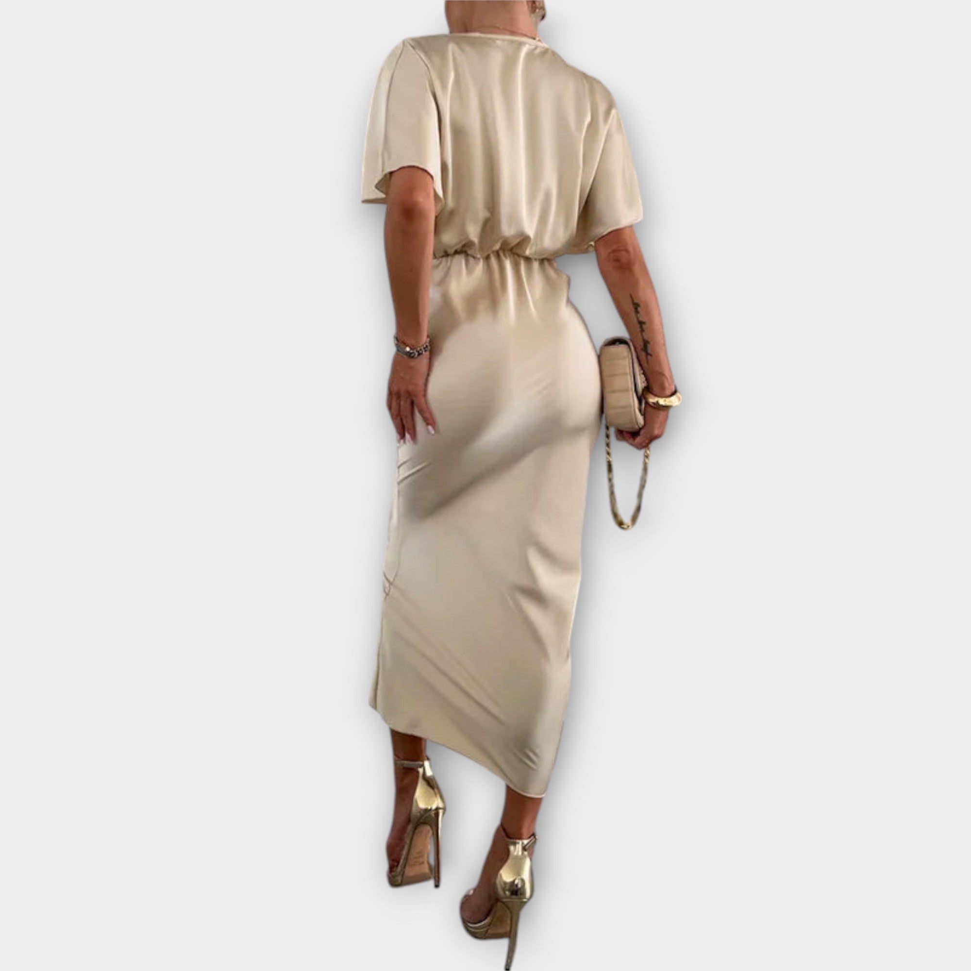 Sable - Solidna satynowa sukienka maxi z dekoltem w serek i w?z?em krzy?owym slim fit