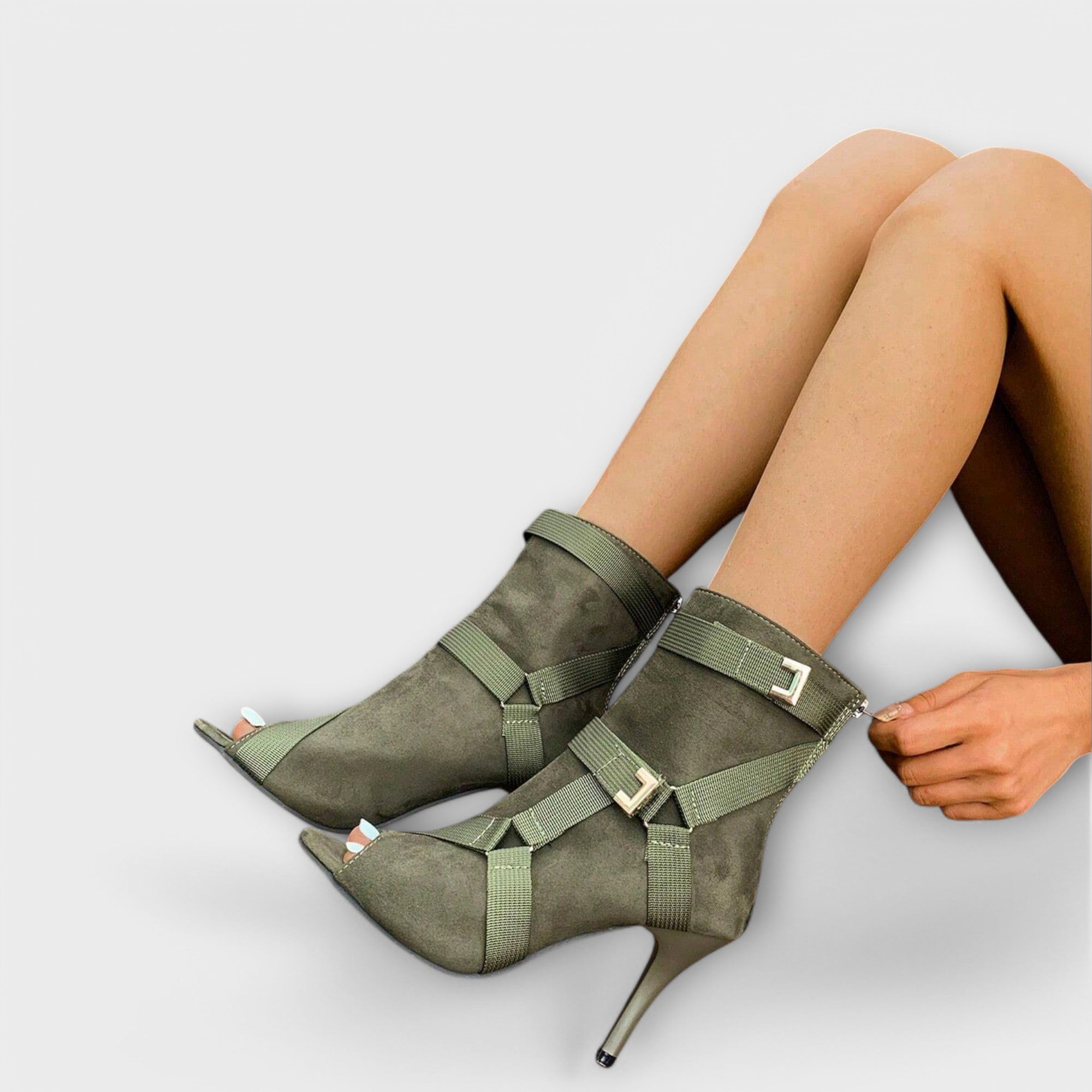 Eleganckie sanda?y na obcasie z wyci?ciem na palce