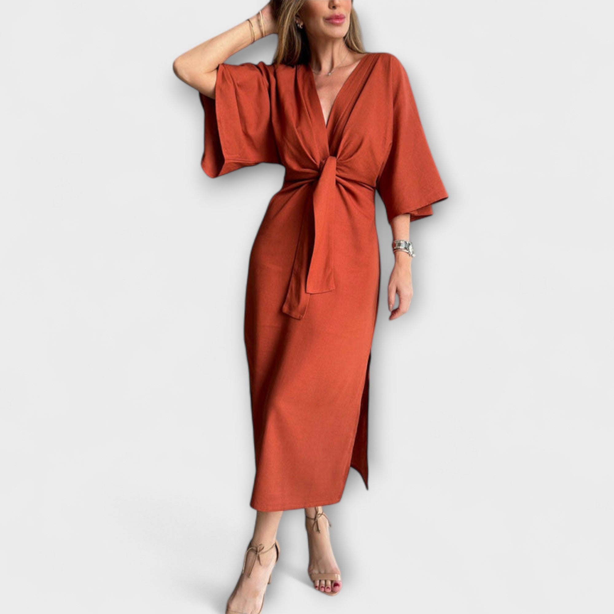 Holly - Lu?na sukienka z wi?zaniem z dekoltem w serek