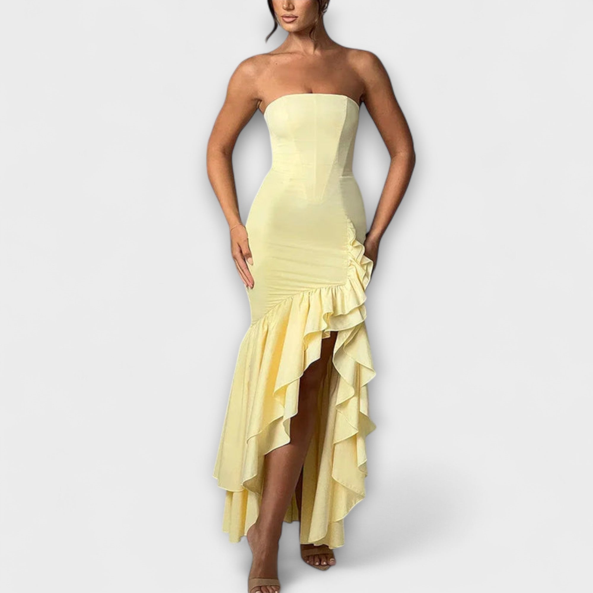 Zuri - sukienka maxi slim fit z odkrytymi ramionami i asymetrycznym do?em