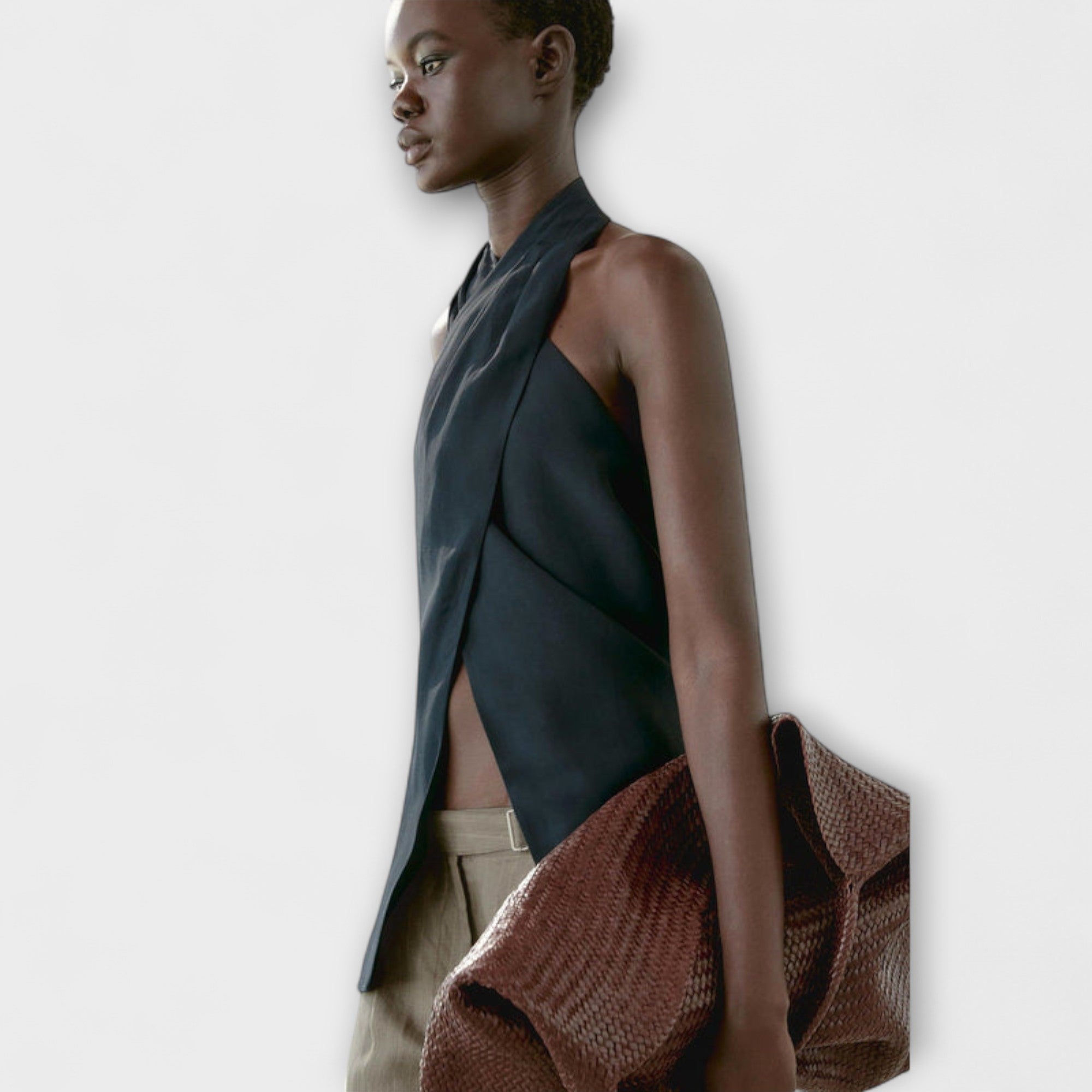 Hannah - Niebieska koszulka z dekoltem halter i dekoltem z ty?u