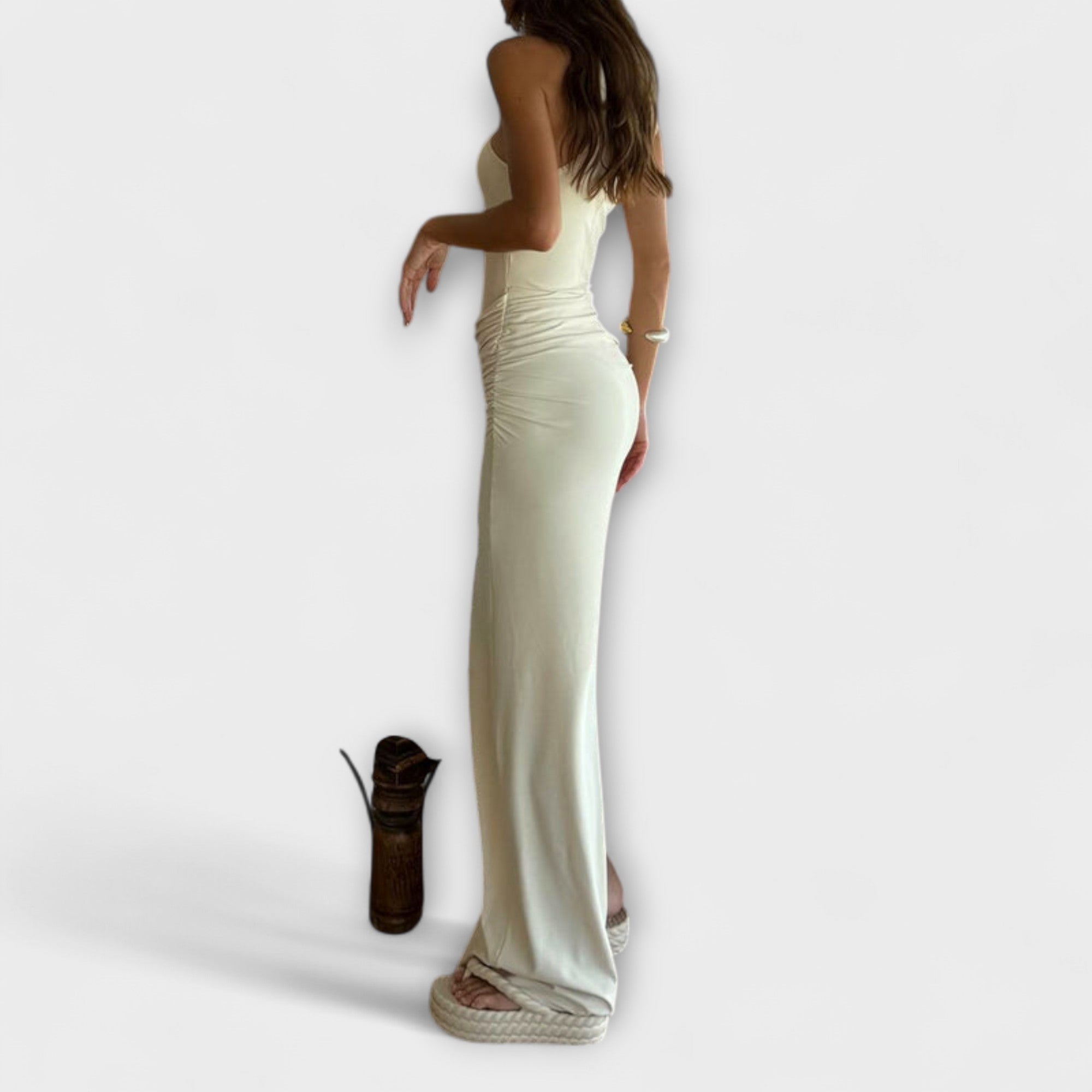 Minna - Uwodzicielska sukienka bez r?kawów z wyci?ciem