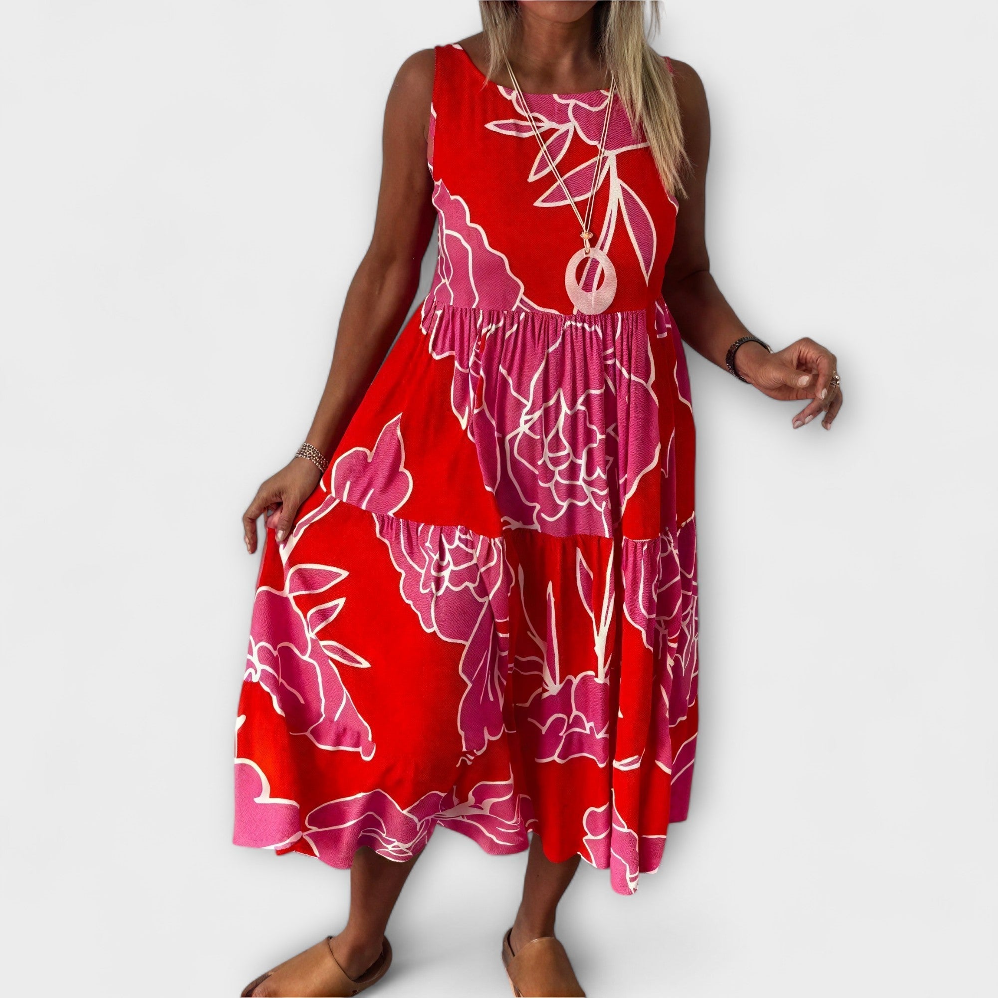 Kwiecista sukienka midi z warstwow? spódnic?