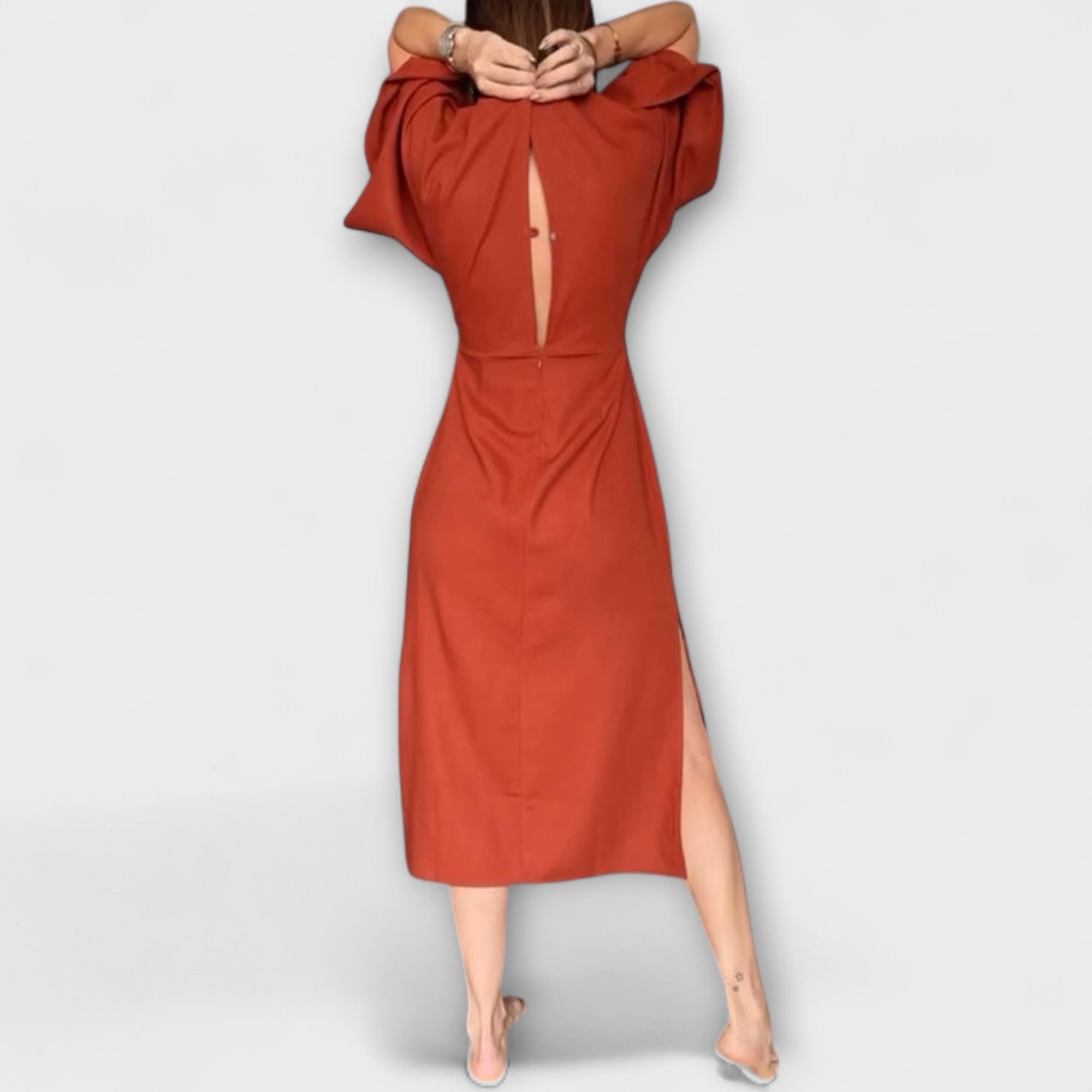 Holly - Lu?na sukienka z wi?zaniem z dekoltem w serek