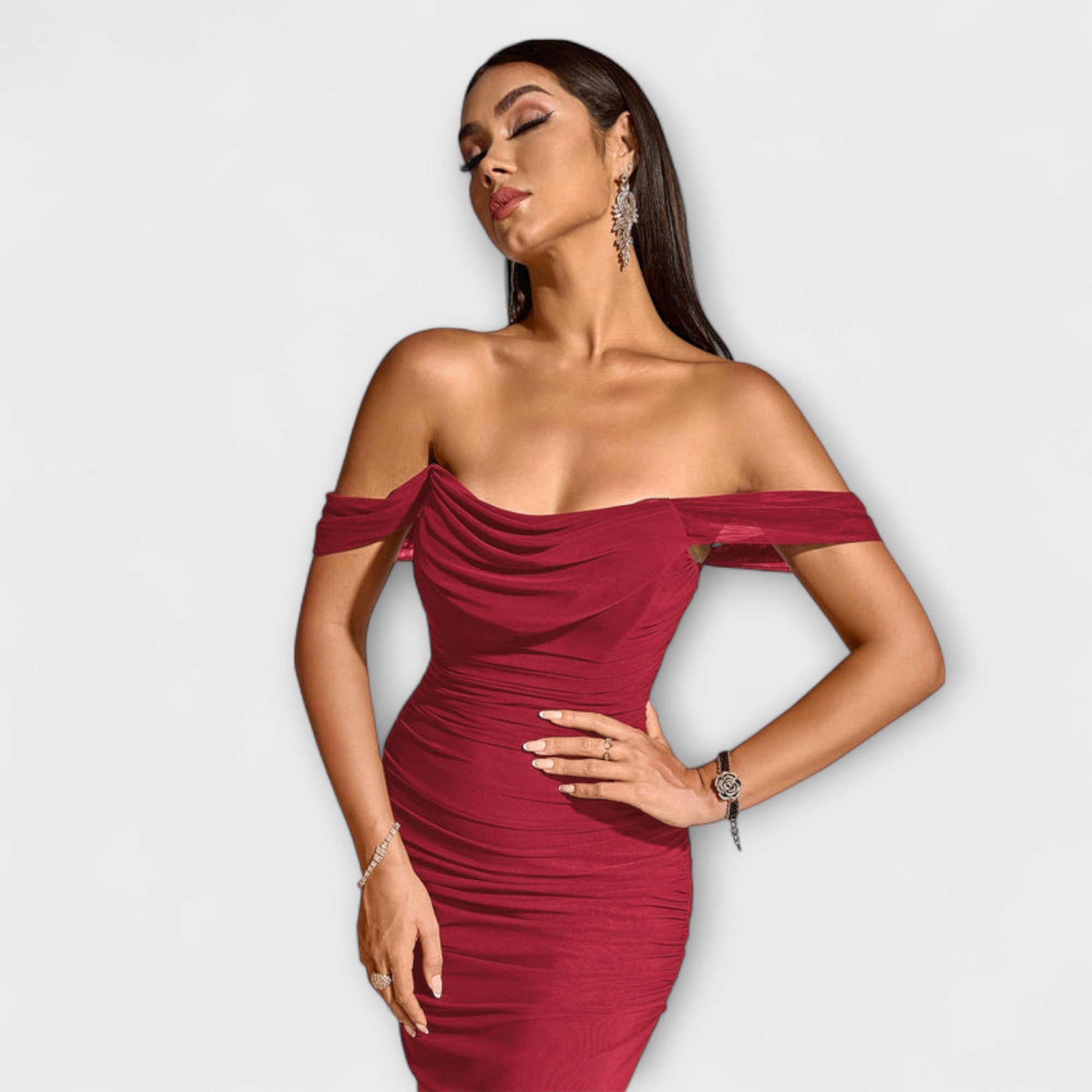 Ione - sukienka bodycon z odkrytymi ramionami