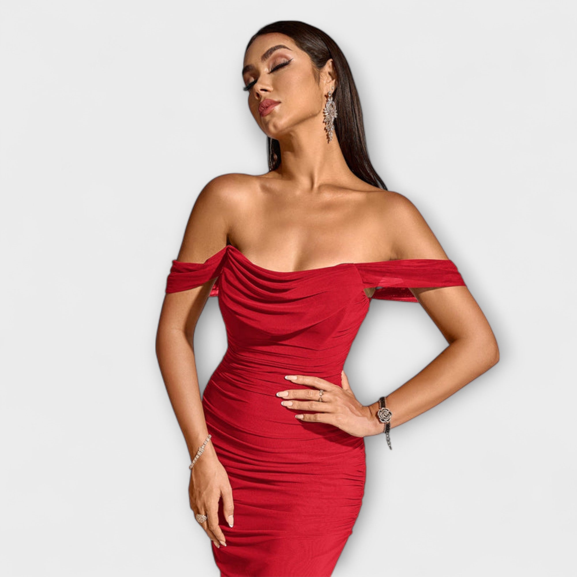 Ione - sukienka bodycon z odkrytymi ramionami