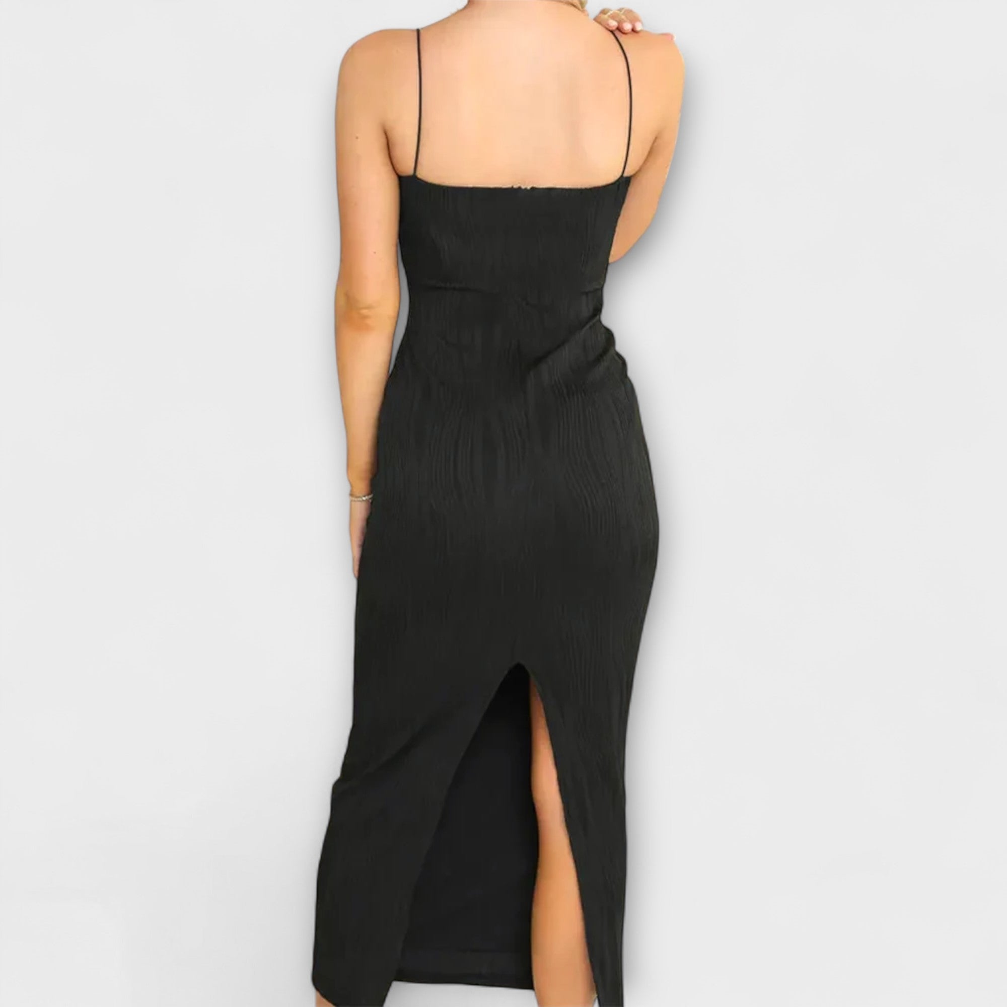 Elegancka d?uga sukienka bez r?kawów z marszczeniami