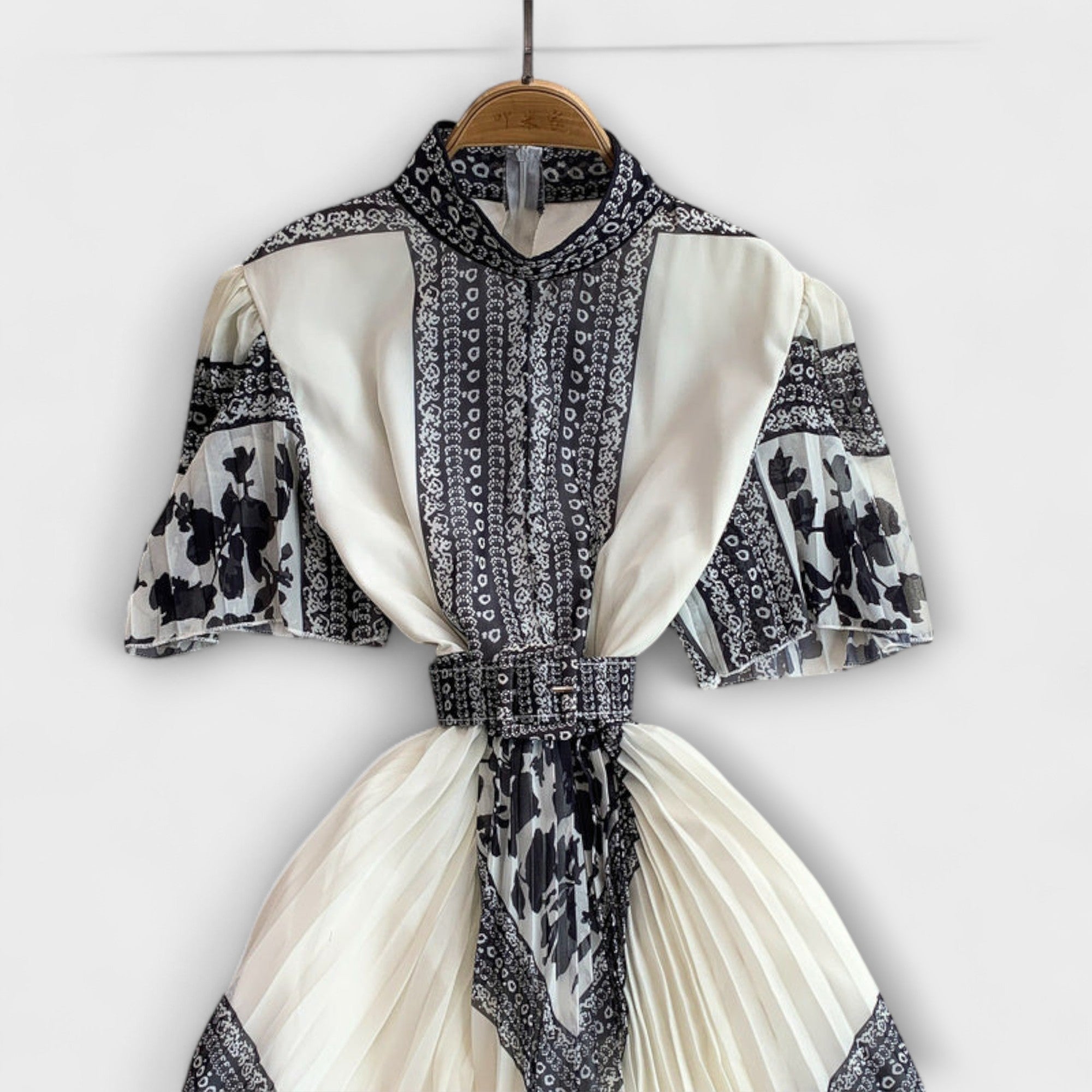 Delilah - sukienka inspirowana stylem vintage