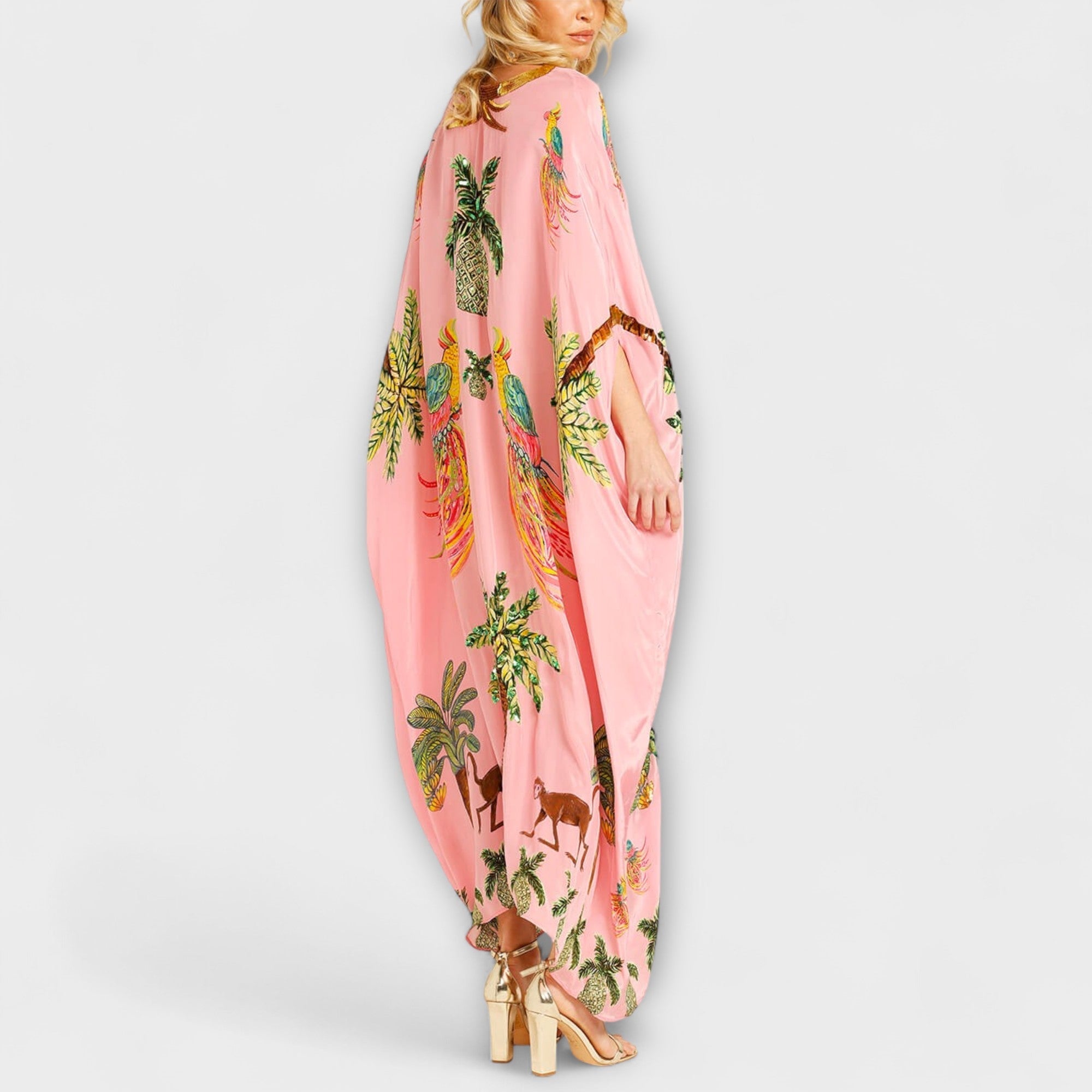 Linda - Przyci?gaj?ca wzrok sukienka ze spadaj?cymi ramionami i kokosowym nadrukiem